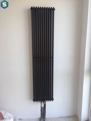 Дизайнерский радиатор вертикальный Betatherm Praktikum 2 H-1600 мм, L-349 мм нижнее подключение PV 2160/09 9005M 99, Черный матовый